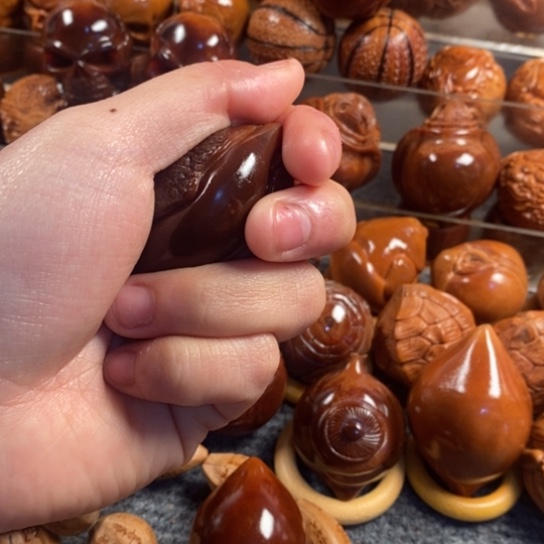 橄榄核吊坠玉华蝴蝶