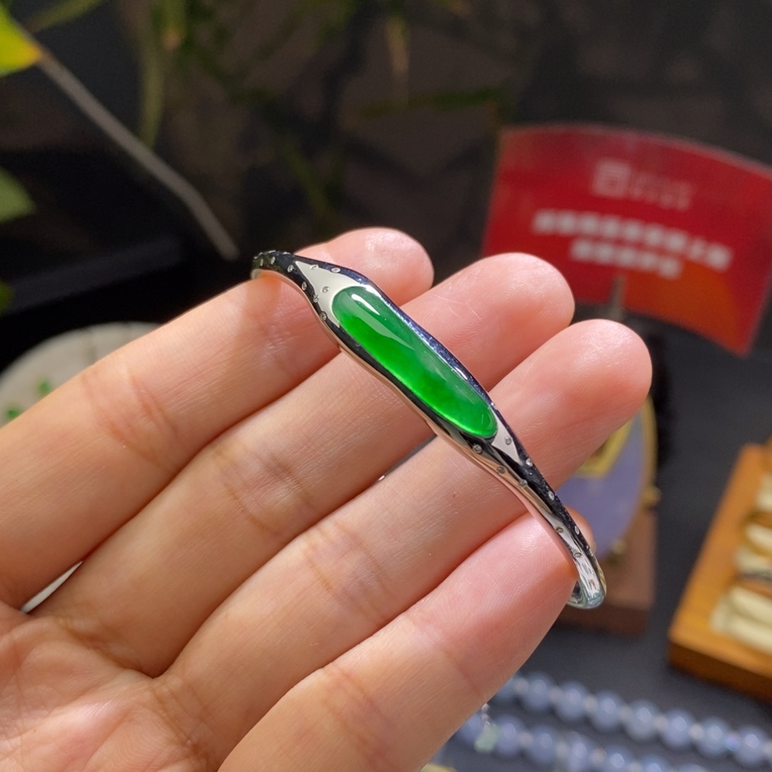 翡翠手镯18K金镶嵌手镯