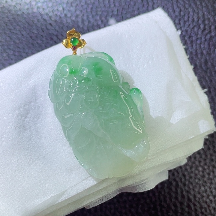 翡翠颈饰18K金镶嵌翡翠