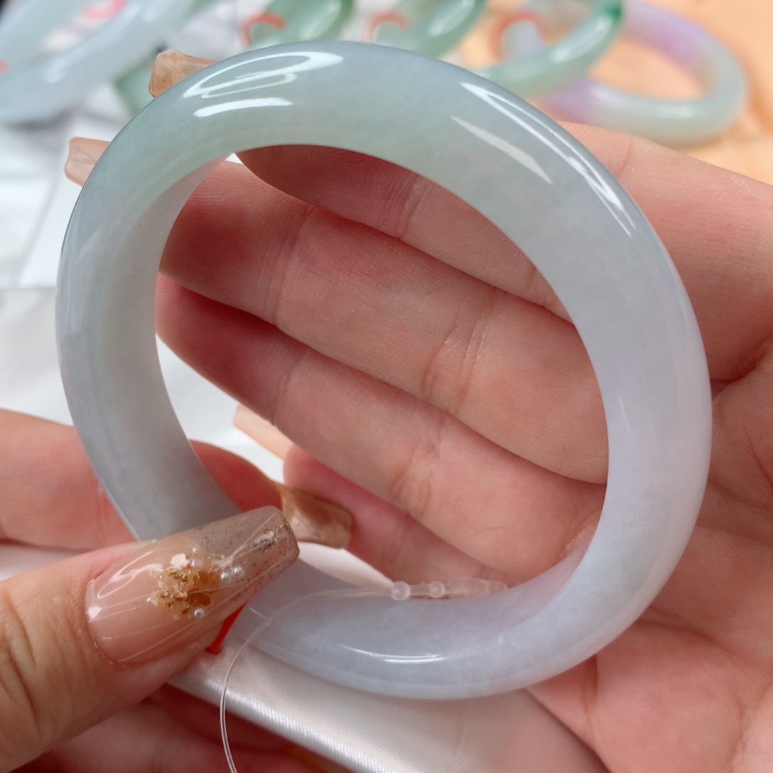 翡翠手镯未镶嵌56.6圈口