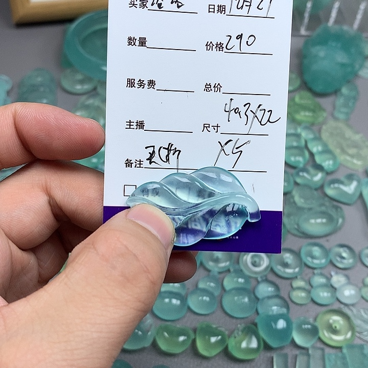 落***落蛇纹石玉未镶嵌颈饰