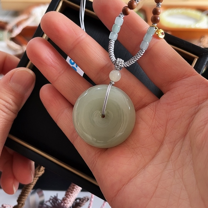 用***6和田玉未镶嵌颈饰