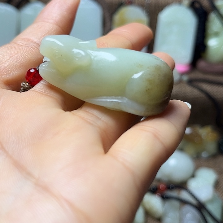 用***6和田玉（糖玉）未镶嵌颈饰