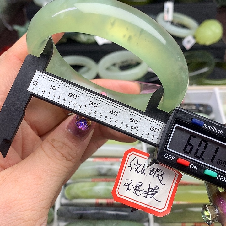 蛇纹石玉手镯未镶嵌811