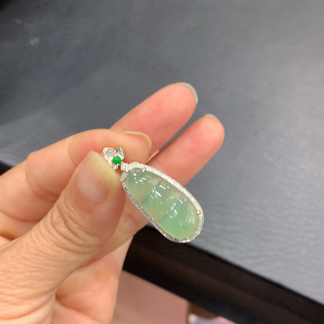 吊坠(不含链)18K金镶嵌翡翠