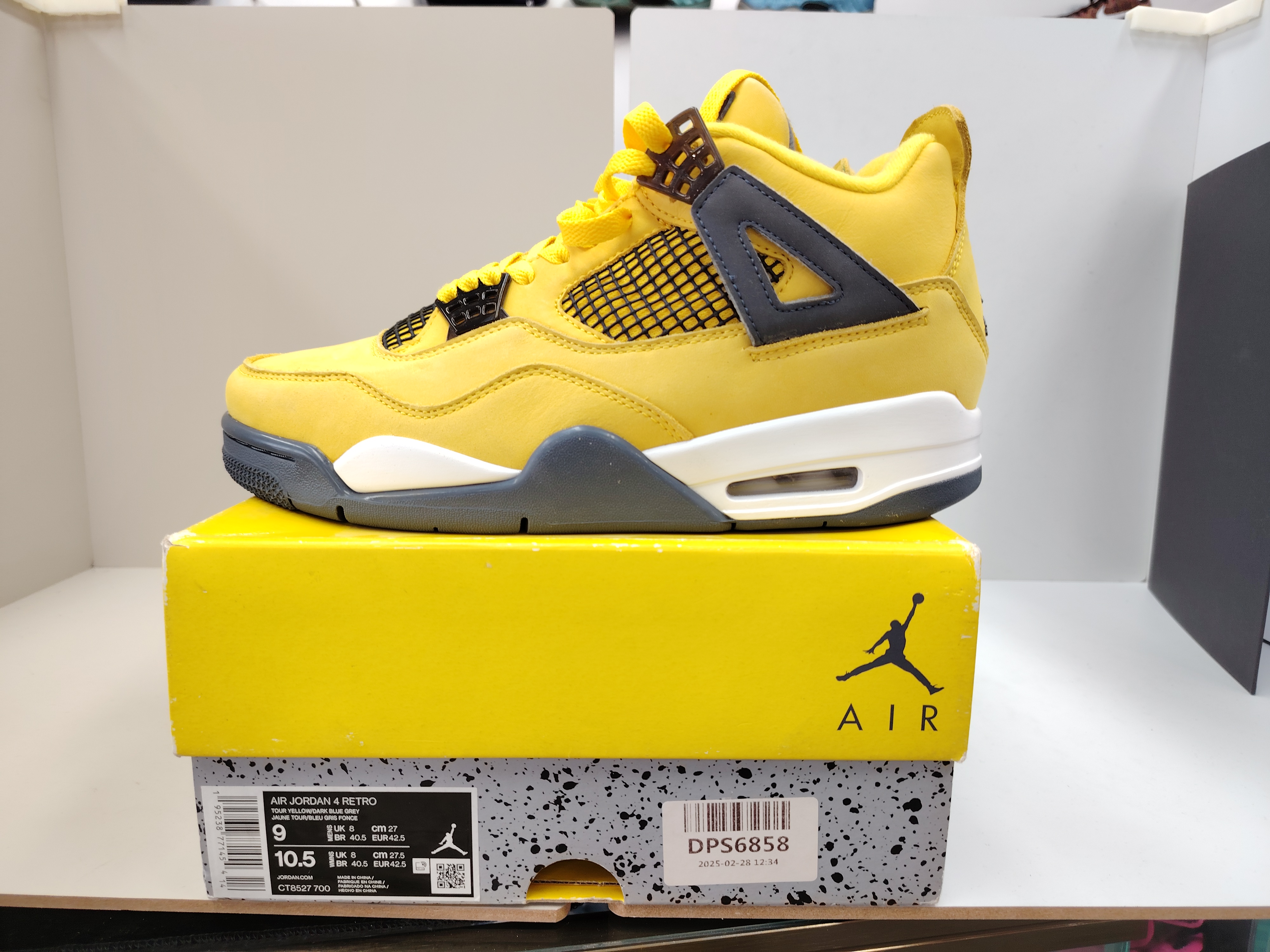 Nike aj4电母高帮 42.5码 全新原盒 12月30 bai 