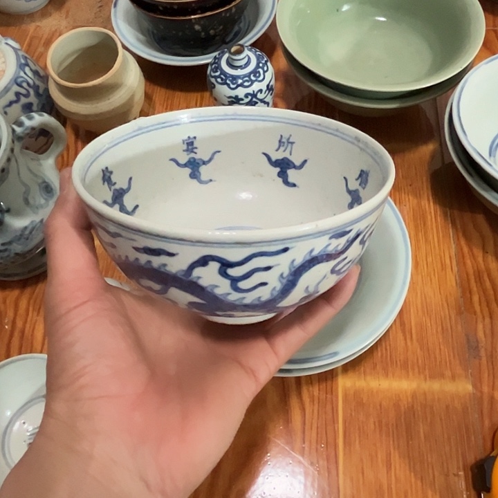 碗蝴***飞青花文饰的一个碗