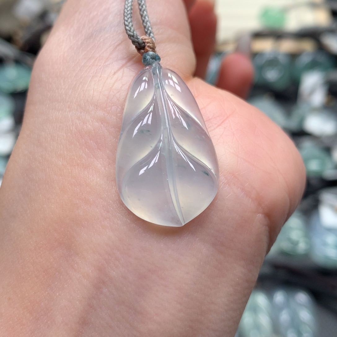 翡翠颈饰未镶嵌叶子