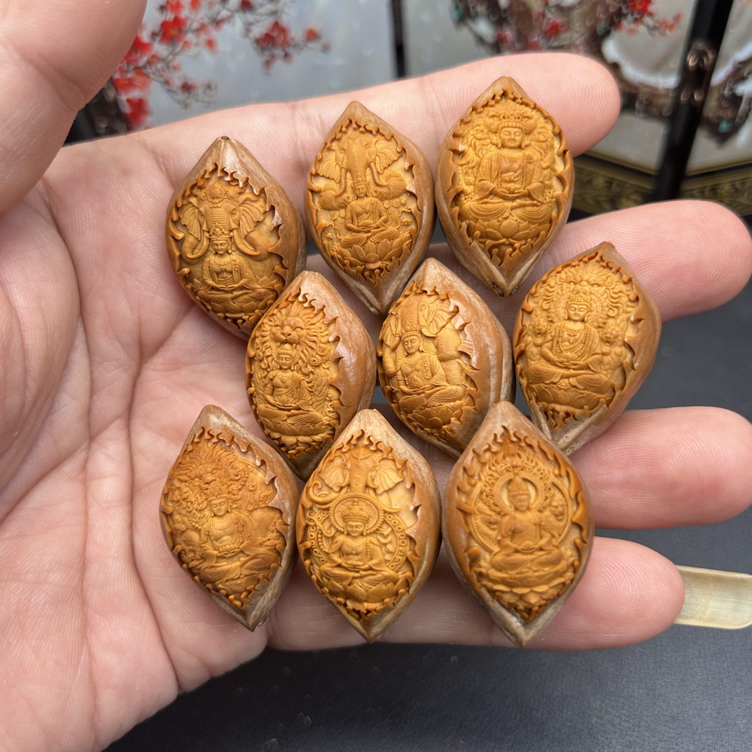 西方三圣橄榄核雕刻
