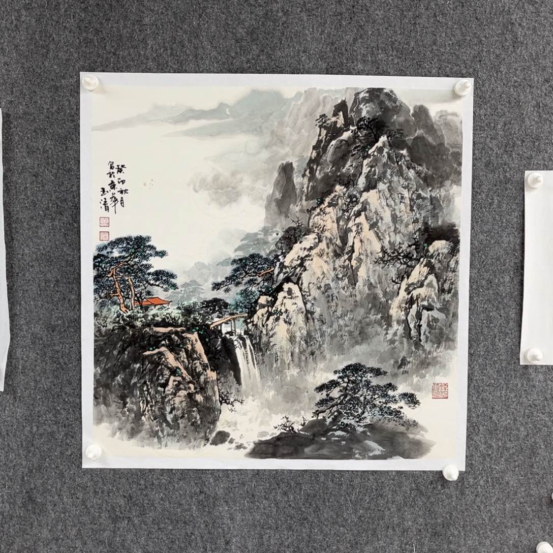 阿****国画宣纸和笔的图案是一样