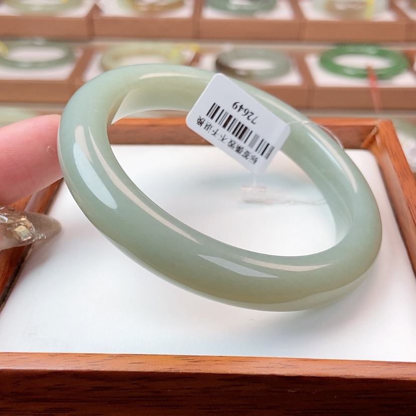 【闪购商品】和田玉手镯未镶嵌58