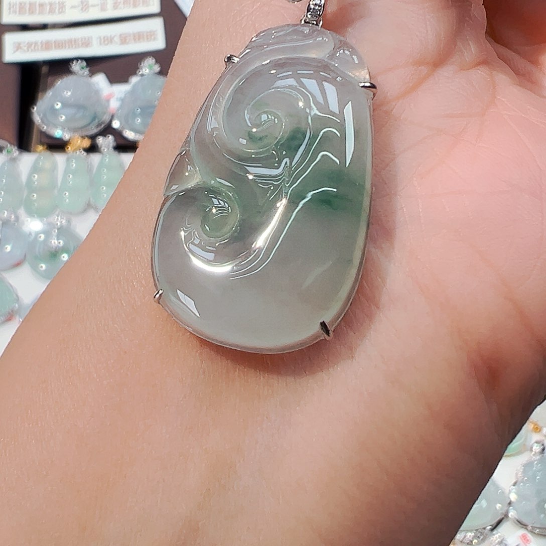 翡翠颈饰18K金镶嵌如意989