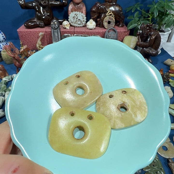 透闪石质玉未镶嵌挂件