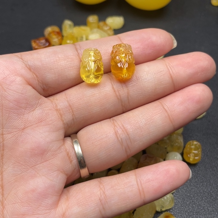 j***y琥珀未镶嵌裸石蜜蜡