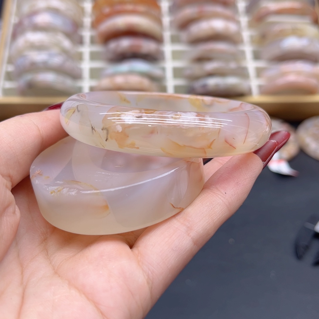 玛瑙/玉髓手镯未镶嵌57