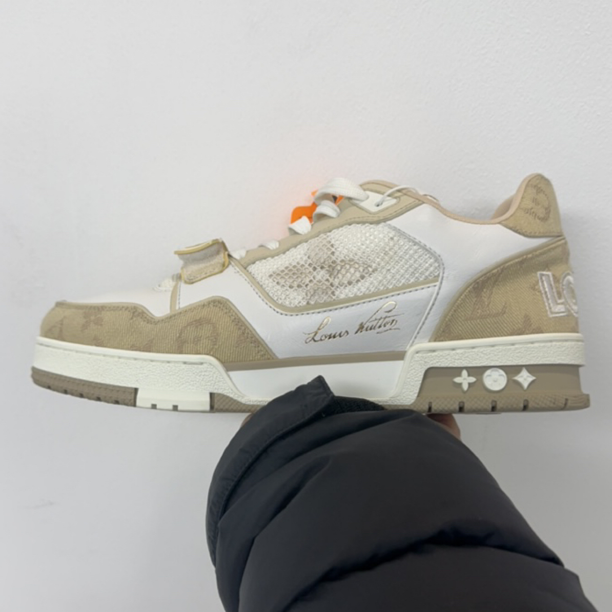 95新 LouisVuitton/路易威登 trainer 米白色 欧码6码