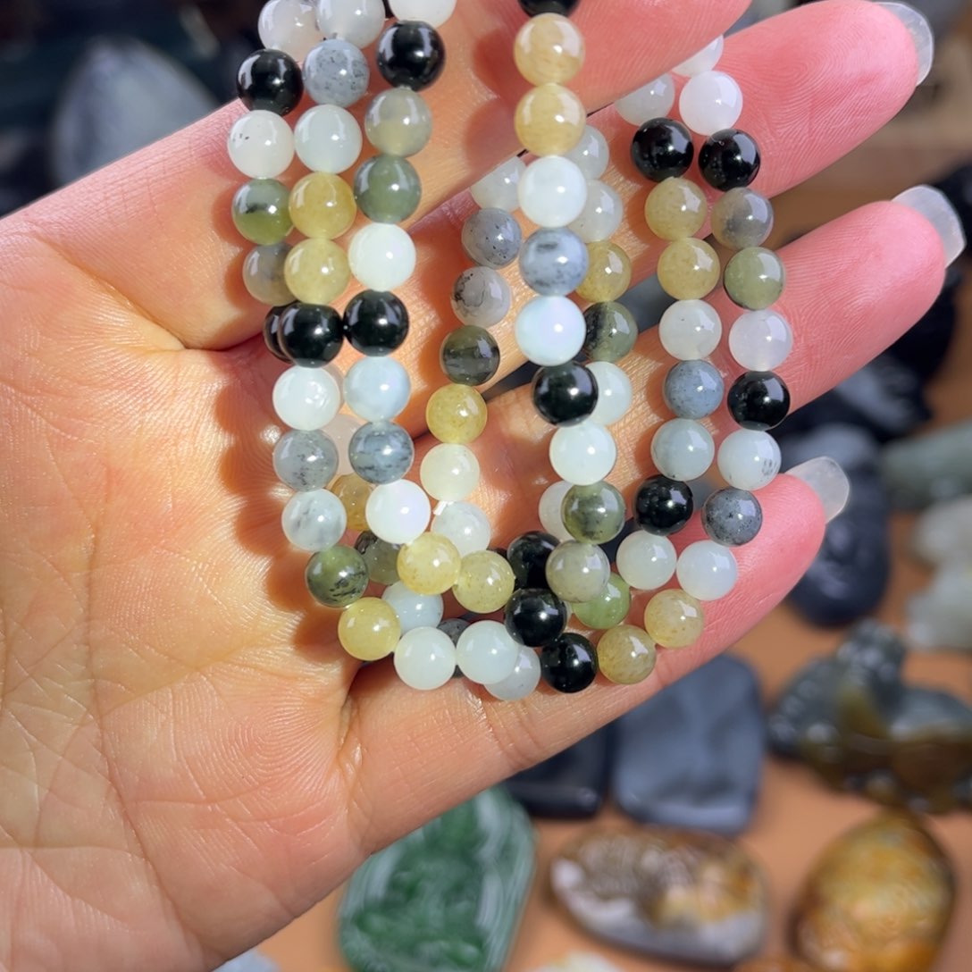 和田玉颈饰未镶嵌奥**妈