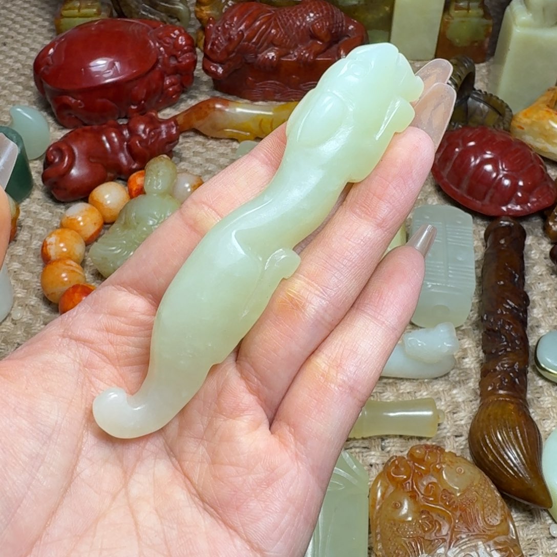 蛇纹石玉未镶嵌颈饰