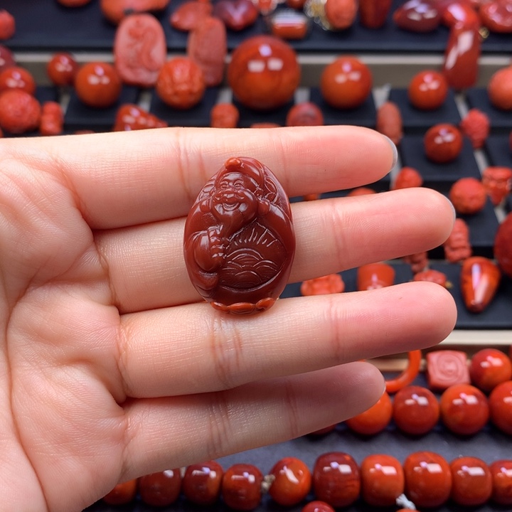 菠****南红玛瑙未镶嵌牛血红财神吊坠