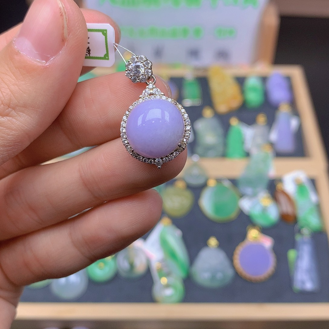 翡翠颈饰未镶嵌翡翠