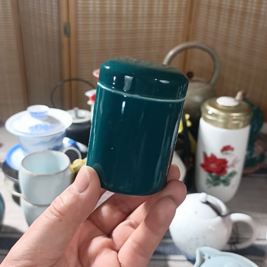 瘦***的陶瓷盖碗茶杯茶叶罐主人杯