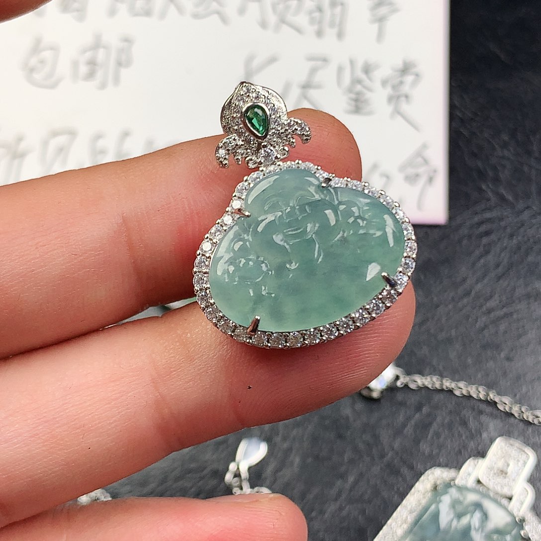 翡翠未镶嵌颈饰财神