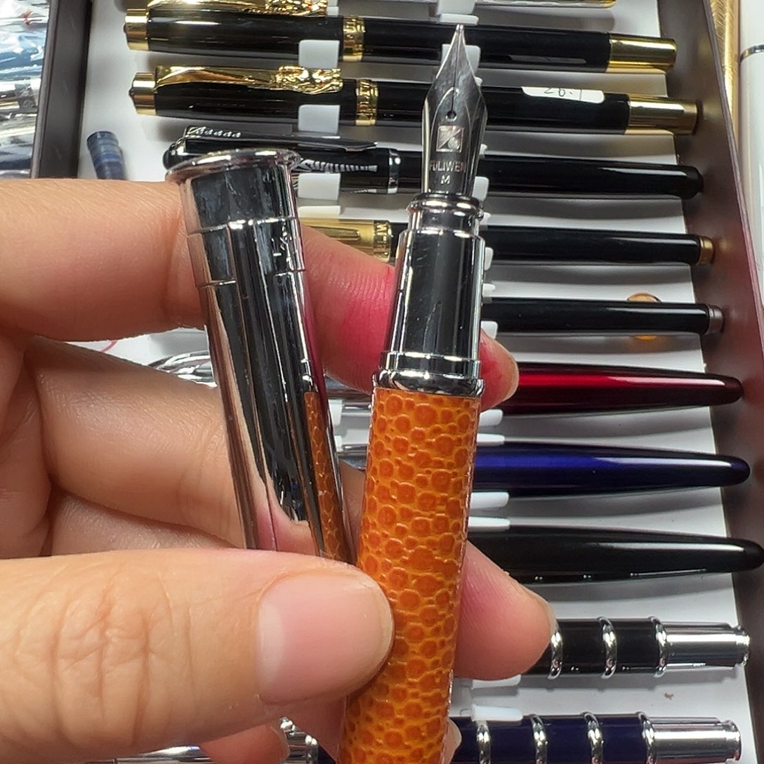 便携式富利文橙色皮质礼品笔