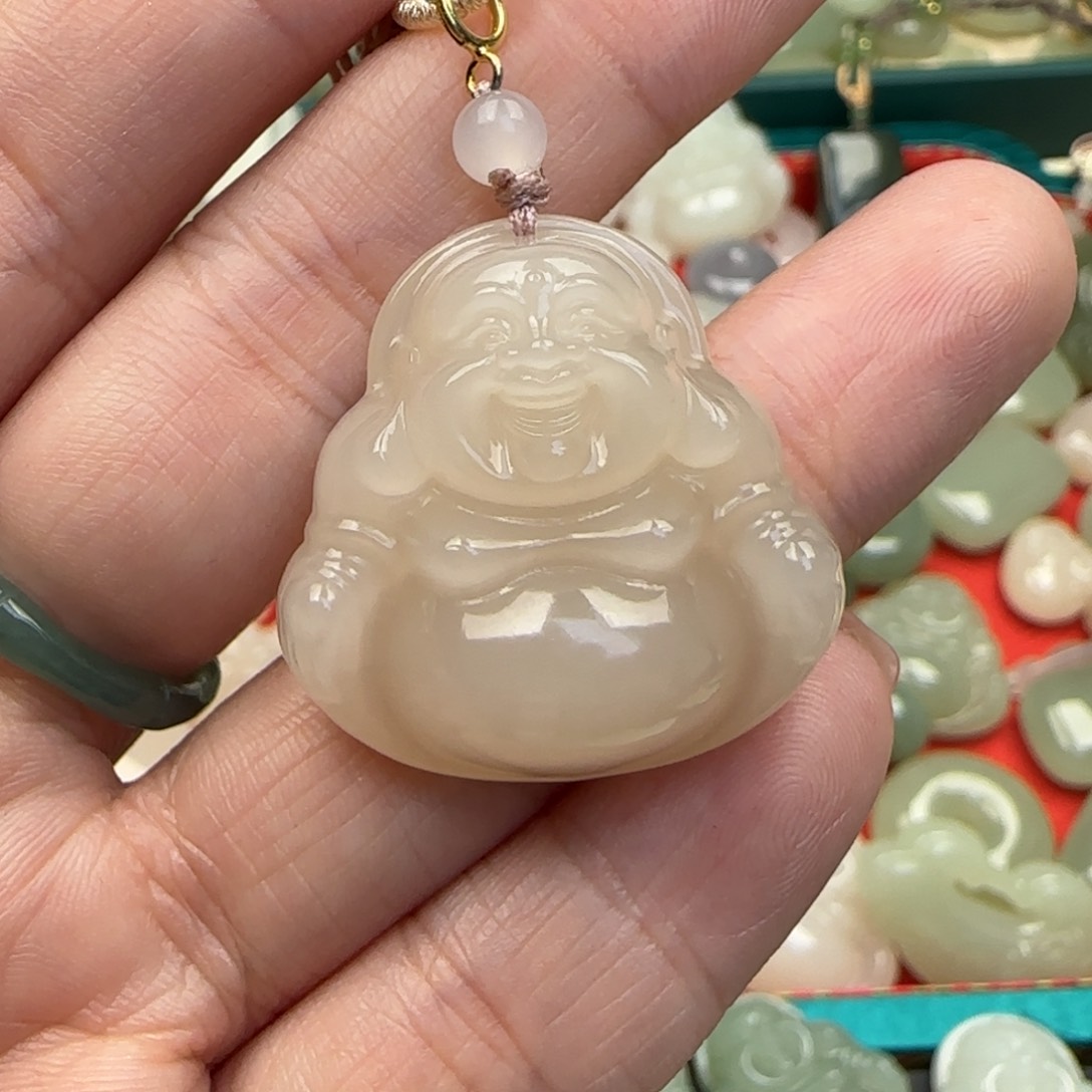 和田玉颈饰未镶嵌米***多