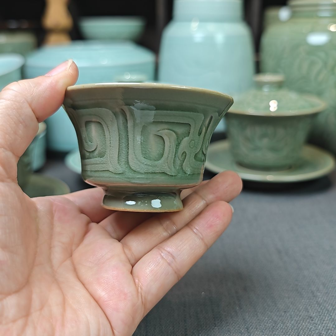 秘色瓷全手工主人杯饕餮纹微瑕