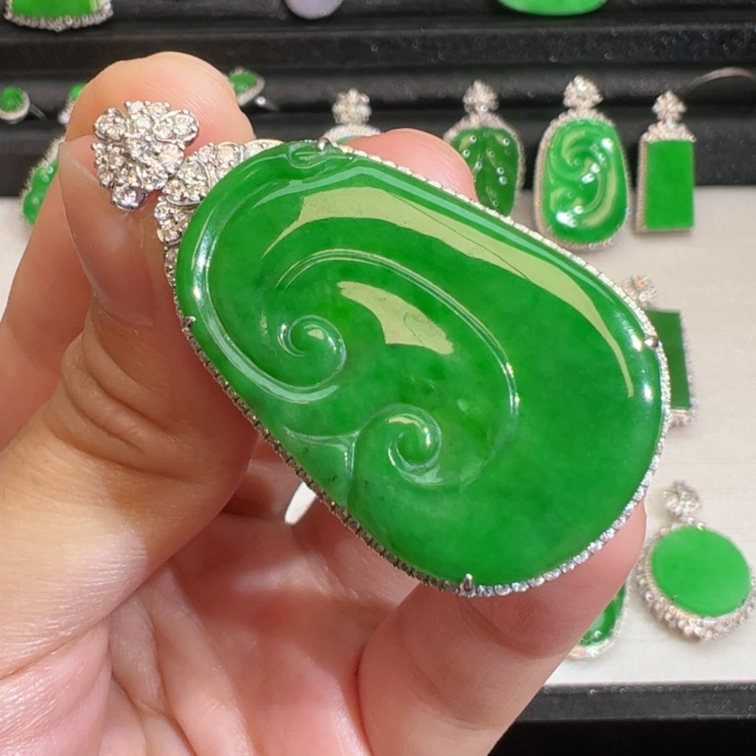 翡翠吊坠(不含链)18K金镶嵌