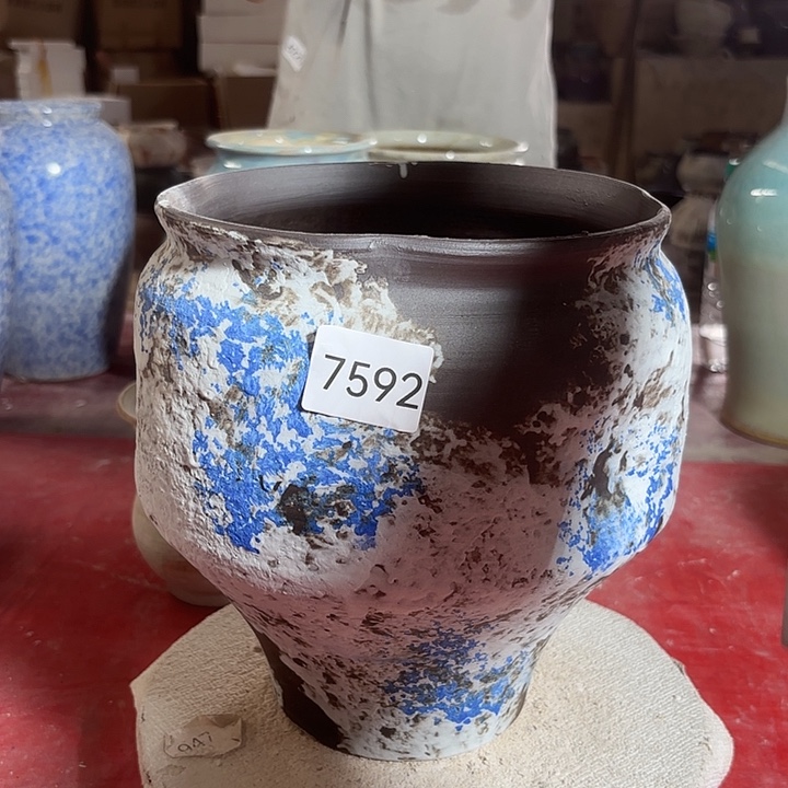 摆件高24，口18，有孔，7592