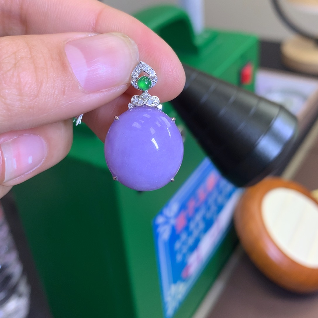 翡翠颈饰18K金镶嵌翡翠