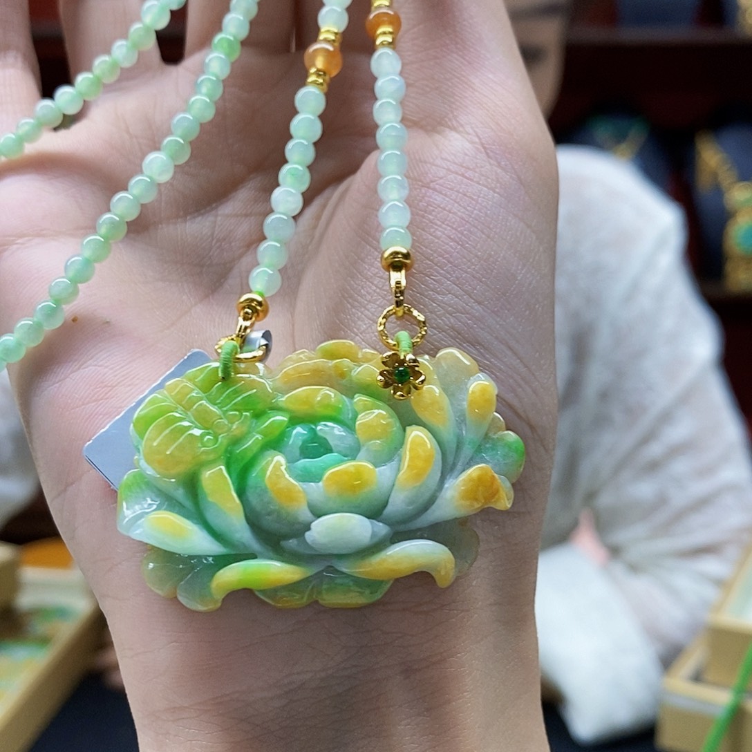 清****翡翠未镶嵌颈饰吊坠