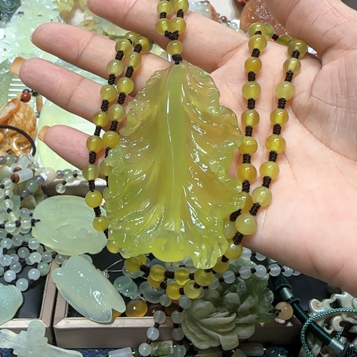 蛇纹石玉未镶嵌吊坠源****?