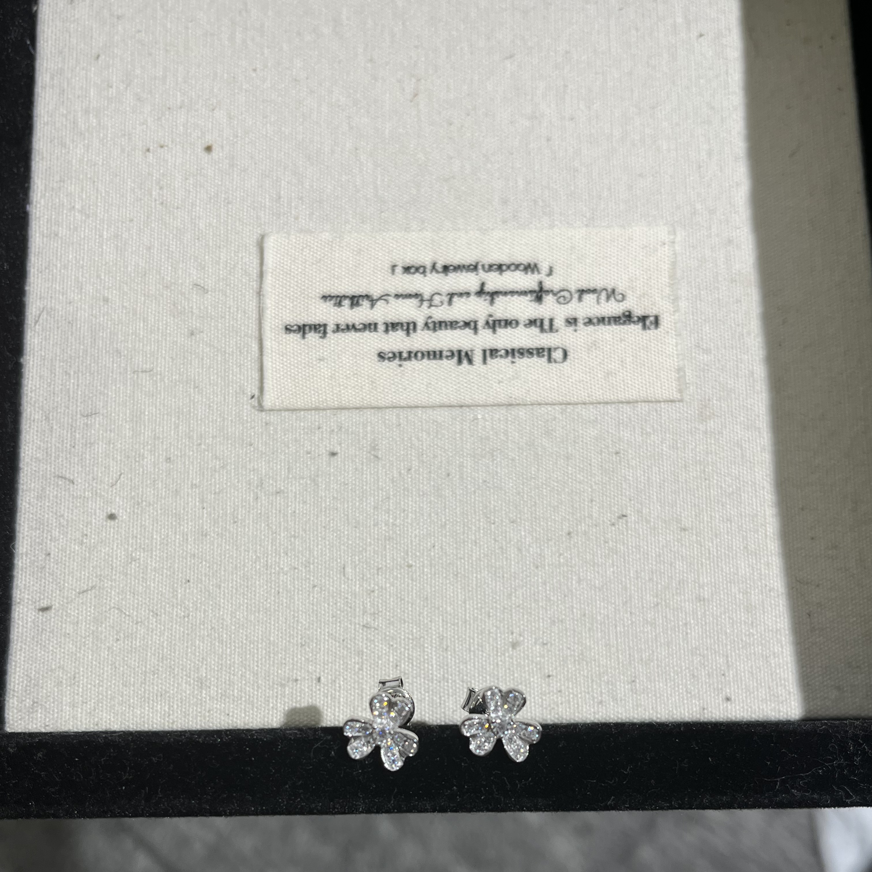莫桑石莫桑石铂金pt950镶嵌莫桑三叶草耳钉气质时尚不支持退换