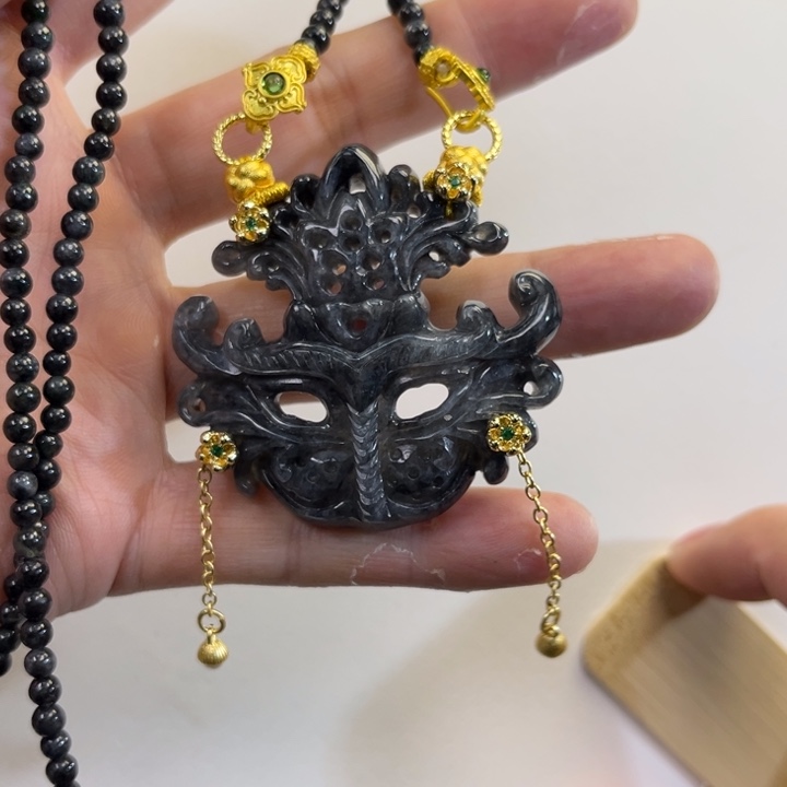 翡翠吊坠(赠链)未镶嵌代编织