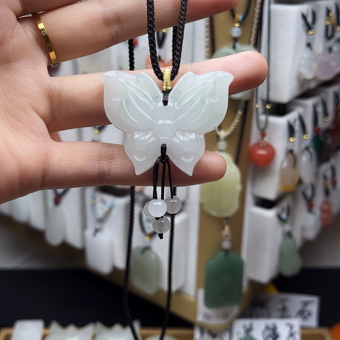 石英质玉未镶嵌颈饰