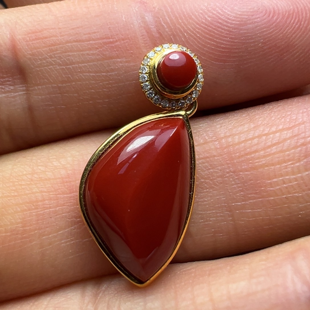 南红玛瑙18K金镶嵌吊坠