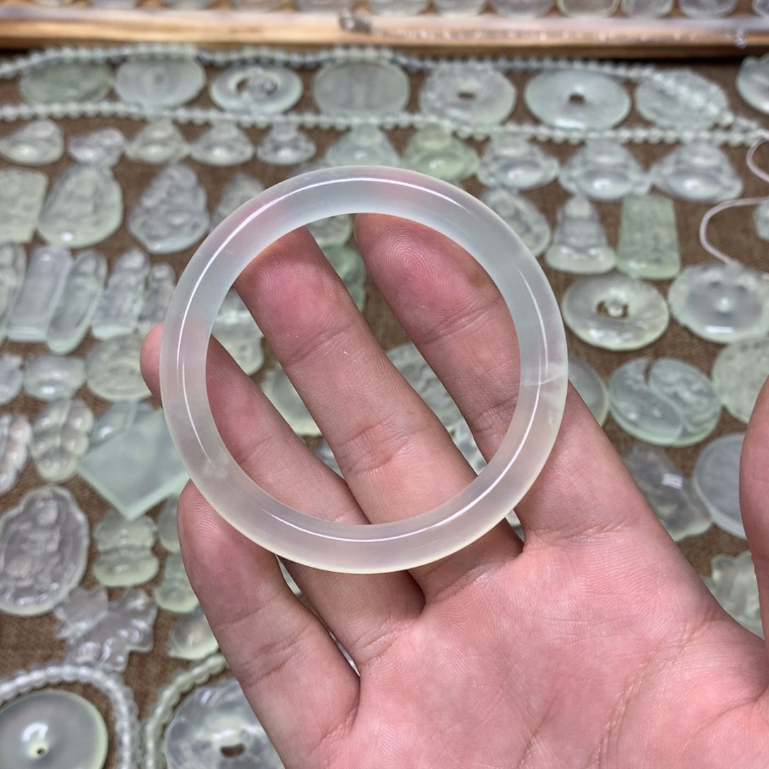 蛇纹石玉颈饰未镶嵌蘑*?54+