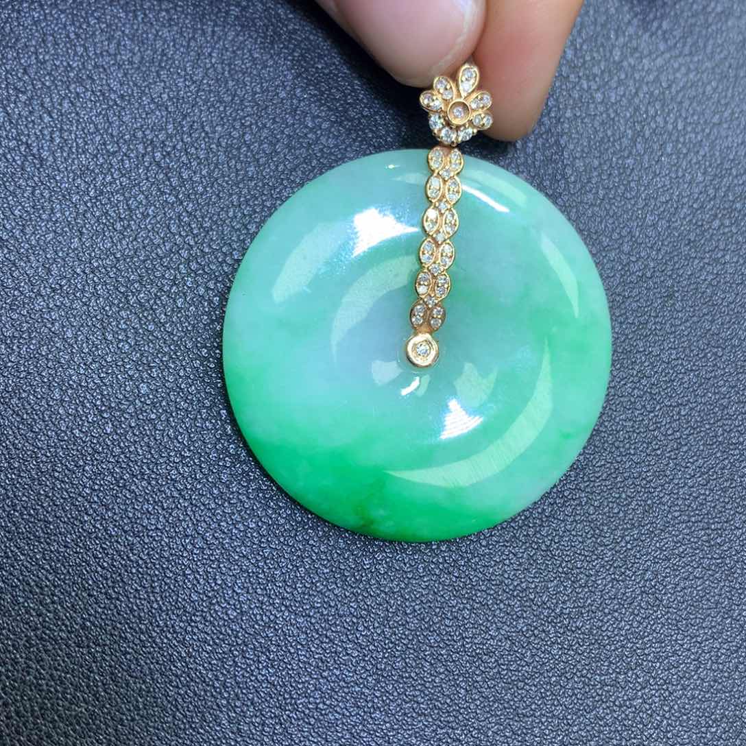 翡翠颈饰18K金镶嵌翡翠