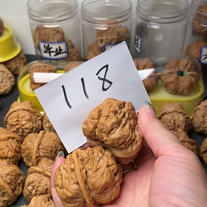 驰***下核桃蛤蟆洞等景名胜区内最