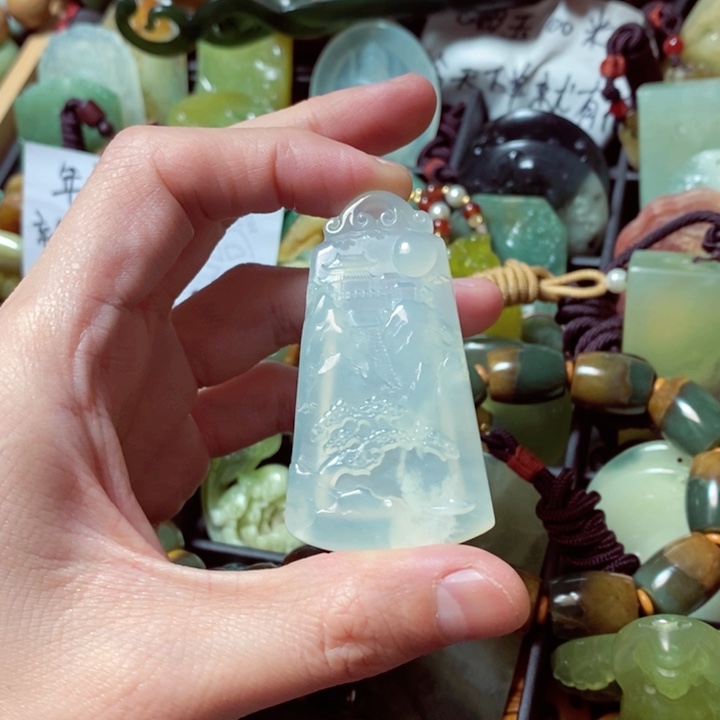 蛇纹石玉颈饰未镶嵌