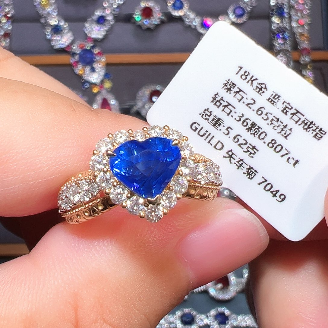 戒指18K金镶嵌蓝宝石