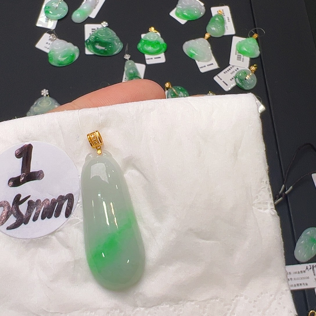 翡翠18K金镶嵌颈饰