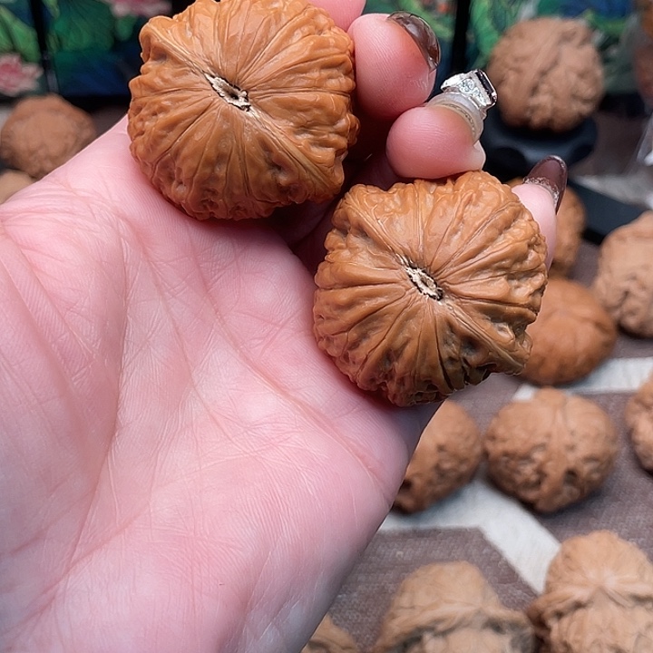 孟***@核桃手串/手链铁锤40