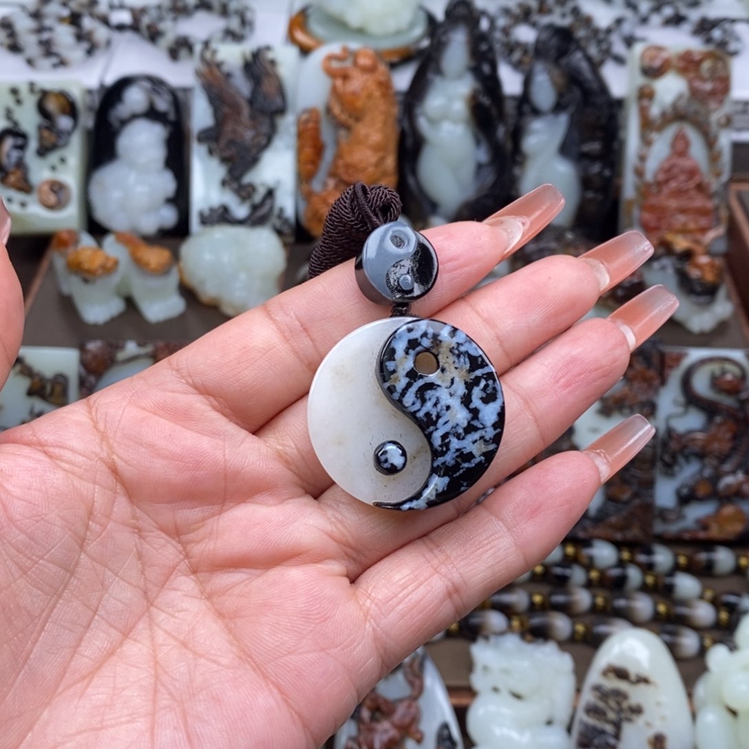 颈饰未镶嵌和田玉