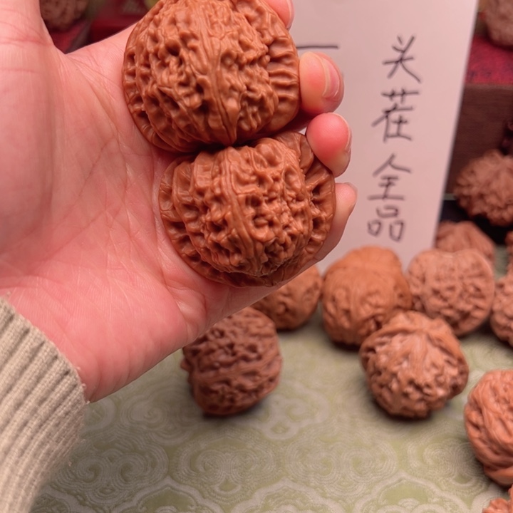 谢***地吊坠文玩核桃白狮子文玩核桃手把件