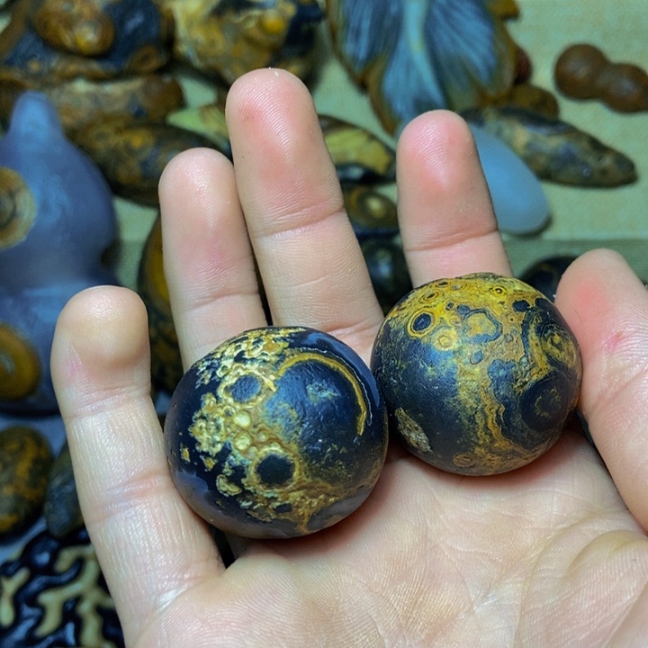 玉***帝大叶紫檀（黑酸枝木类）