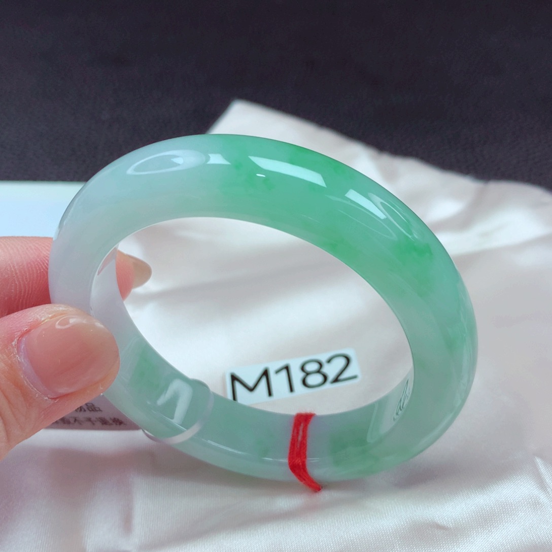 翡翠手镯未镶嵌手镯88