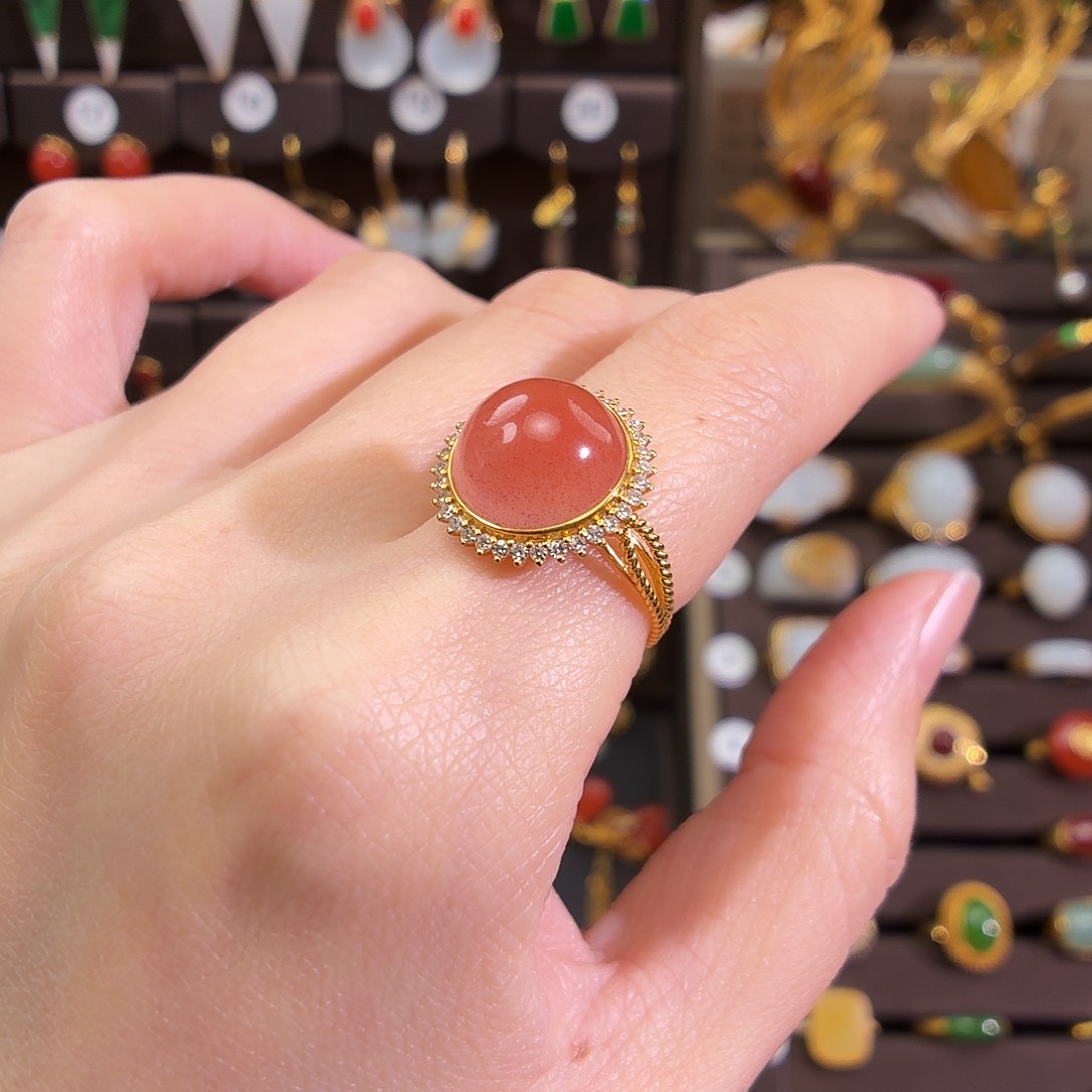 18K金镶嵌戒指南红玛瑙